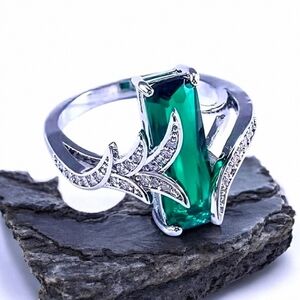 Elegant Silver and Emerald Green Gemstone Fashion Ring. CZ Accents. Size 9